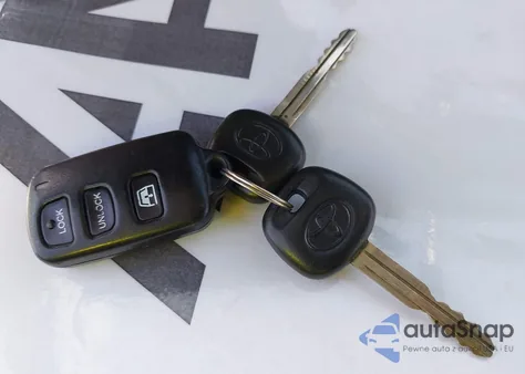 2005 Toyota Sequoia Sr5 V8 from USA, damaged, VIN 5TDZT34A45S246654